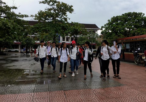 6.400 thí sinh phải thi lại lớp 10: giám đốc sở xin lỗi học sinh lỡ buổi thi - Ảnh 1. 6.400 thí sinh phải thi lại lớp 10: giám đốc sở xin lỗi học sinh lỡ buổi thi - Ảnh 1.