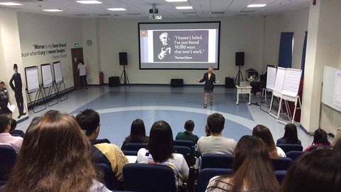 Giáo sư quần đùi làm phó hiệu trưởng Đại học Văn Lang - Ảnh 2. Giáo sư quần đùi làm phó hiệu trưởng Đại học Văn Lang - Ảnh 2.