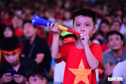 Khán giả hồi hộp theo dõi chung kết Kings cup 2019 - Ảnh 9. Khán giả hồi hộp theo dõi chung kết Kings cup 2019 - Ảnh 9.