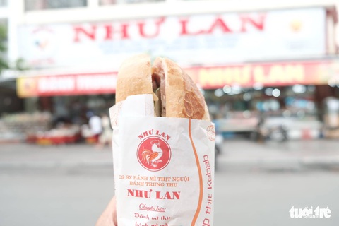 7 loại bánh mì trứ danh chỉ nhắc đã thèm ở TP.HCM - Ảnh 2. 7 loại bánh mì trứ danh chỉ nhắc đã thèm ở TP.HCM - Ảnh 2.
