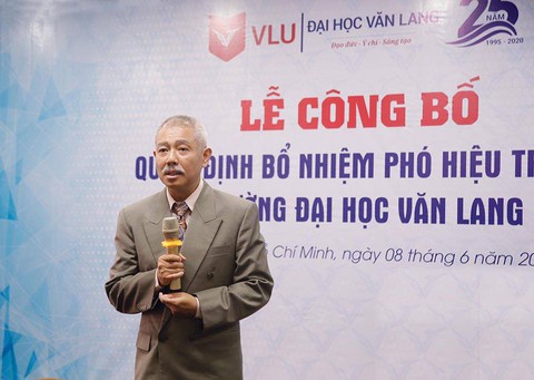 Giáo sư quần đùi làm phó hiệu trưởng Đại học Văn Lang - Ảnh 1. Giáo sư quần đùi làm phó hiệu trưởng Đại học Văn Lang - Ảnh 1.