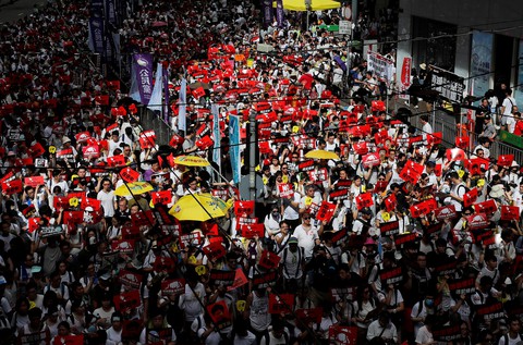 Biểu tình cực lớn ở Hong Kong phản đối dự luật dẫn độ - Ảnh 3. Biểu tình cực lớn ở Hong Kong phản đối dự luật dẫn độ - Ảnh 3.