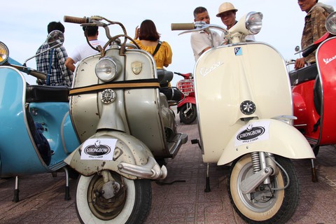 400 xe Vespa và ôtô cổ hội ngộ tại Nha Trang - Ảnh 3. 400 xe Vespa và ôtô cổ hội ngộ tại Nha Trang - Ảnh 3.
