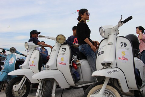 400 xe Vespa và ôtô cổ hội ngộ tại Nha Trang - Ảnh 20. 400 xe Vespa và ôtô cổ hội ngộ tại Nha Trang - Ảnh 20.