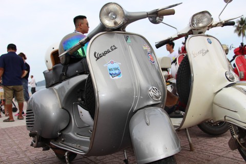 400 xe Vespa và ôtô cổ hội ngộ tại Nha Trang - Ảnh 22. 400 xe Vespa và ôtô cổ hội ngộ tại Nha Trang - Ảnh 22.