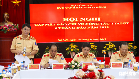 Người dân khi đăng ký xe phải có tài khoản ngân hàng? - Ảnh 1. Người dân khi đăng ký xe phải có tài khoản ngân hàng? - Ảnh 1.