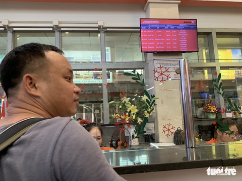 Ngưng phát thanh thông tin chuyến bay ở Tân Sơn Nhất - Ảnh 1. Ngưng phát thanh thông tin chuyến bay ở Tân Sơn Nhất - Ảnh 1.