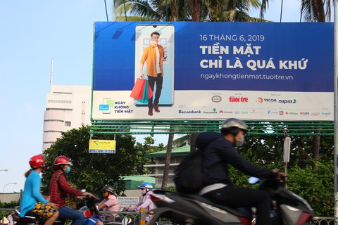 Không tiền mặt thật tiện lợi - Ảnh 2. Không tiền mặt thật tiện lợi - Ảnh 2.
