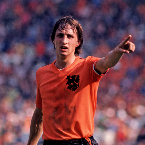 Ngũ đại tông sư thế giới bóng đá: Chỉ mình Cruyff là thánh - Ảnh 1. Ngũ đại tông sư thế giới bóng đá: Chỉ mình Cruyff là thánh - Ảnh 1.
