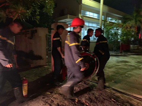 Trạm biến áp lớn gặp sự cố, nhiều khu vực quận Sơn Trà, Đà Nẵng mất điện - Ảnh 2. Trạm biến áp lớn gặp sự cố, nhiều khu vực quận Sơn Trà, Đà Nẵng mất điện - Ảnh 2.
