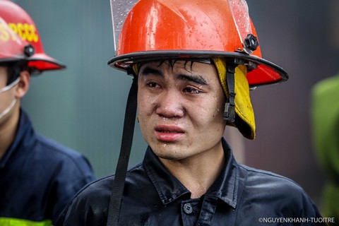 Ảnh lính cứu hỏa ở Hà Nội của Tuổi Trẻ thành lính chữa cháy rừng Hà Tĩnh? - Ảnh 1. Ảnh lính cứu hỏa ở Hà Nội của Tuổi Trẻ thành lính chữa cháy rừng Hà Tĩnh? - Ảnh 1.