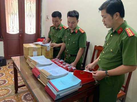 Bắt giam kẻ lập 10 công ty ma để mua bán hóa đơn thuế GTGT - Ảnh 2. Bắt giam kẻ lập 10 công ty ma để mua bán hóa đơn thuế GTGT - Ảnh 2.