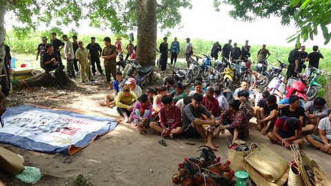 Bắt hàng chục người đi ghe ra đảo giữa hồ Dầu Tiếng để sát phạt - Ảnh 1. Bắt hàng chục người đi ghe ra đảo giữa hồ Dầu Tiếng để sát phạt - Ảnh 1.