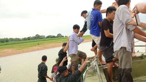 Bắt hàng chục người đi ghe ra đảo giữa hồ Dầu Tiếng để sát phạt - Ảnh 2. Bắt hàng chục người đi ghe ra đảo giữa hồ Dầu Tiếng để sát phạt - Ảnh 2.