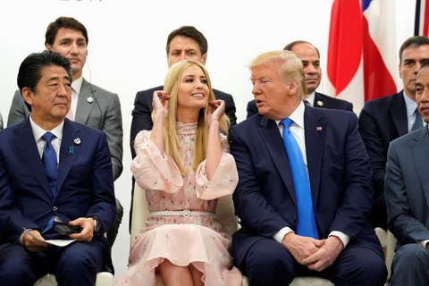 Ivanka Trump nổi bật trong chuyến công du châu Á của cha - Ảnh 1. Ivanka Trump nổi bật trong chuyến công du châu Á của cha - Ảnh 1.