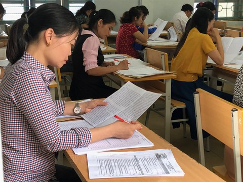 Chấm thi THPT môn ngữ văn: Ít bài đạt điểm khá - Ảnh 1. Chấm thi THPT môn ngữ văn: Ít bài đạt điểm khá - Ảnh 1.