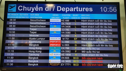 Hành khách hết chói tai với tiếng loa ở nhà ga quốc tế Tân Sơn Nhất - Ảnh 3. Hành khách hết chói tai với tiếng loa ở nhà ga quốc tế Tân Sơn Nhất - Ảnh 3.