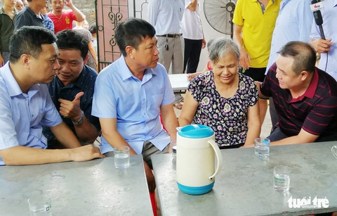 Lãnh đạo Nghệ An thăm hỏi, hỗ trợ gia đình 9 thuyền viên mất tích - Ảnh 1. Lãnh đạo Nghệ An thăm hỏi, hỗ trợ gia đình 9 thuyền viên mất tích - Ảnh 1.