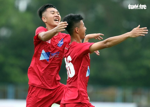 U17 khai màn với trận đấu có 1 thẻ đỏ 10 thẻ vàng - Ảnh 1. U17 khai màn với trận đấu có 1 thẻ đỏ 10 thẻ vàng - Ảnh 1.
