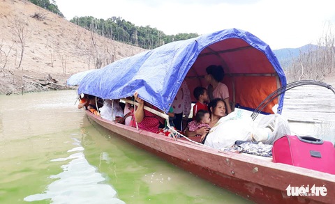 Lòng hồ thủy điện Bản Vẽ cạn trơ, trông như ở hành tinh khác - Ảnh 10. Lòng hồ thủy điện Bản Vẽ cạn trơ, trông như ở hành tinh khác - Ảnh 10.