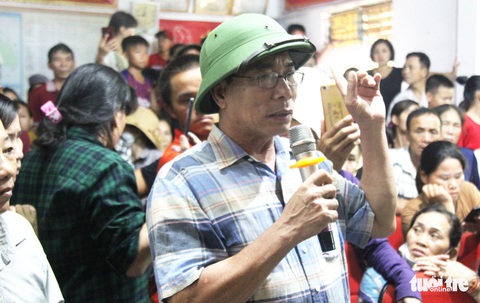 Dân ‘vây’ trụ sở xã yêu cầu khẩn trương cứu 9 ngư dân mất tích - Ảnh 3. Dân ‘vây’ trụ sở xã yêu cầu khẩn trương cứu 9 ngư dân mất tích - Ảnh 3.