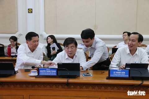 Lãnh đạo UBND TP.HCM tập huấn phòng họp không giấy - Ảnh 1. Lãnh đạo UBND TP.HCM tập huấn phòng họp không giấy - Ảnh 1.