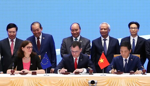 Ký hiệp định thương mại tự do và hiệp định bảo hộ đầu tư VN - EU: Người dân, doanh nghiệp hưởng lợi - Ảnh 1. Ký hiệp định thương mại tự do và hiệp định bảo hộ đầu tư VN - EU: Người dân, doanh nghiệp hưởng lợi - Ảnh 1.