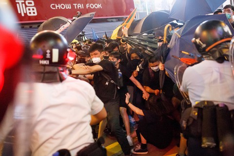 Người Hong Kong dọa tiếp tục biểu tình dù dự luật dẫn độ đã chết - Ảnh 1. Người Hong Kong dọa tiếp tục biểu tình dù dự luật dẫn độ đã chết - Ảnh 1.