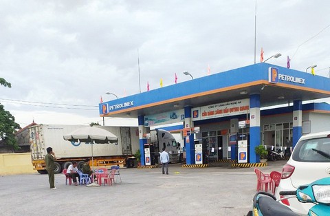 Một nữ nhân viên bán xăng bị đâm chết lúc rạng sáng - Ảnh 1. Một nữ nhân viên bán xăng bị đâm chết lúc rạng sáng - Ảnh 1.