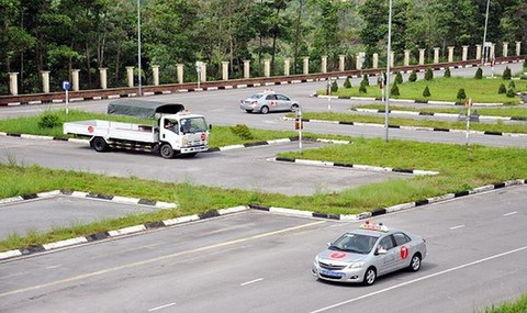 Giám sát trực tuyến thi bằng lái xe qua camera - Ảnh 1. Giám sát trực tuyến thi bằng lái xe qua camera - Ảnh 1.