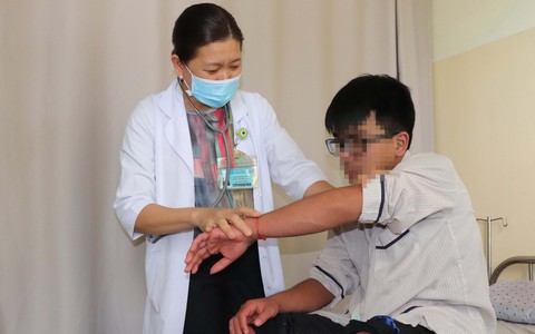 Nguy hiểm sốt xuất huyết ở người lớn - Ảnh 2. Nguy hiểm sốt xuất huyết ở người lớn - Ảnh 2.