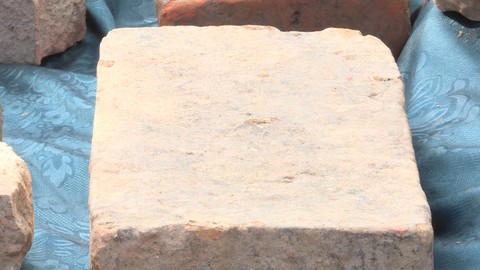 Phát hiện di tích Chăm có niên đại khoảng thế kỷ thứ 4 hoặc 5 - Ảnh 2. Phát hiện di tích Chăm có niên đại khoảng thế kỷ thứ 4 hoặc 5 - Ảnh 2.
