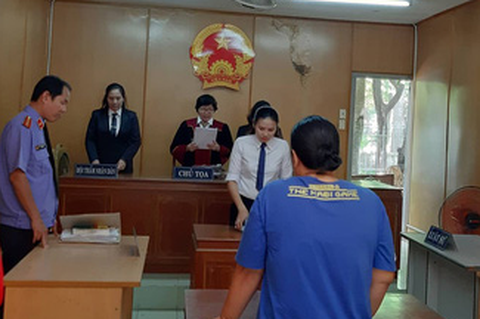 Nhận tiền chuyển nhầm, giữ luôn không trả, lãnh 4 năm tù - Ảnh 1. Nhận tiền chuyển nhầm, giữ luôn không trả, lãnh 4 năm tù - Ảnh 1.