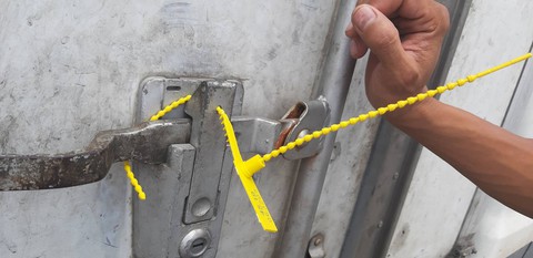 Cán bộ thú y trình báo bị chủ hàng dọa giết, công an vào cuộc điều tra - Ảnh 1. Cán bộ thú y trình báo bị chủ hàng dọa giết, công an vào cuộc điều tra - Ảnh 1.
