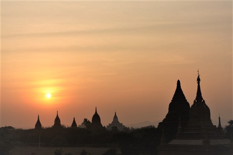 Những ngôi đền ngạo nghễ với thời gian ở cố đô Bagan - Ảnh 3. Những ngôi đền ngạo nghễ với thời gian ở cố đô Bagan - Ảnh 3.
