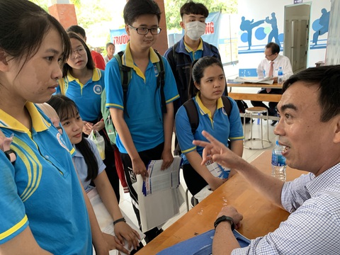 529 học sinh giỏi được tuyển thẳng vào ĐH Khoa học xã hội và nhân văn TP.HCM - Ảnh 1. 529 học sinh giỏi được tuyển thẳng vào ĐH Khoa học xã hội và nhân văn TP.HCM - Ảnh 1.