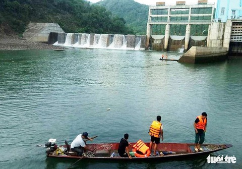 Khởi tố vụ nhà máy thủy điện xả lũ làm chết người - Ảnh 1. Khởi tố vụ nhà máy thủy điện xả lũ làm chết người - Ảnh 1.