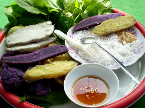 Khoai lang chấm mắm sống, món nghèo mà sang - Ảnh 2. Khoai lang chấm mắm sống, món nghèo mà sang - Ảnh 2.