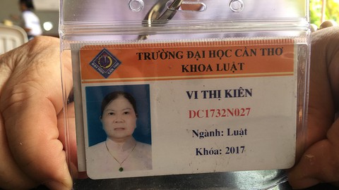 Thực hiện ước mơ ở tuổi xế chiều - Kỳ 1: Bà sinh viên 63 tuổi - Ảnh 1. Thực hiện ước mơ ở tuổi xế chiều - Kỳ 1: Bà sinh viên 63 tuổi - Ảnh 1.
