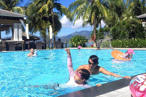 Huấn luyện kỹ năng chống đuối nước cho du khách nhí - Ảnh 7. Huấn luyện kỹ năng chống đuối nước cho du khách nhí - Ảnh 7.