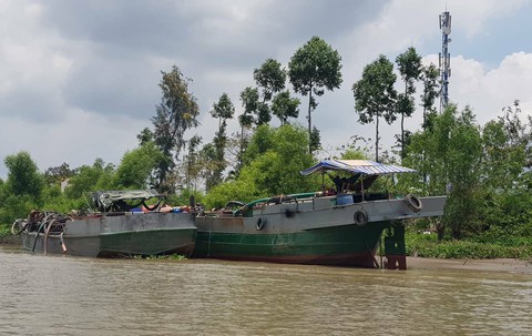 Khai thác cát trái phép có giảm được hay không? Rất khó trả lời - Ảnh 1. Khai thác cát trái phép có giảm được hay không? Rất khó trả lời - Ảnh 1.