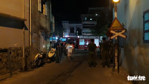 Cháy lớn núi Bà Hỏa, khẩn cấp di tản dân trong đêm - Ảnh 7. Cháy lớn núi Bà Hỏa, khẩn cấp di tản dân trong đêm - Ảnh 7.