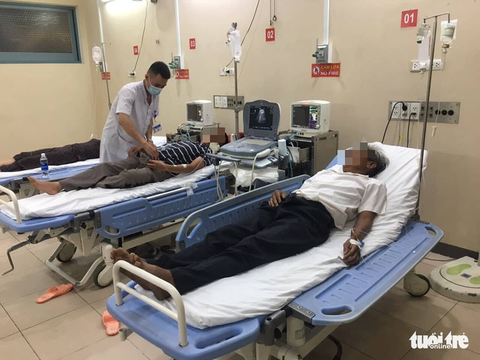 Ăn cưới xong, hơn 60 người lần lượt đi cấp cứu - Ảnh 1. Ăn cưới xong, hơn 60 người lần lượt đi cấp cứu - Ảnh 1.
