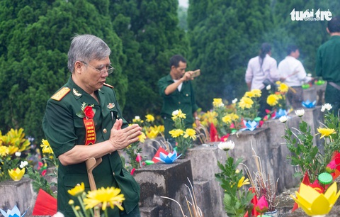 Ngàn đóa hoa tưởng nhớ liệt sĩ hi sinh ở mặt trận Vị Xuyên - Ảnh 1. Ngàn đóa hoa tưởng nhớ liệt sĩ hi sinh ở mặt trận Vị Xuyên - Ảnh 1.