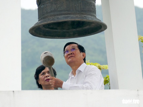 Ông Trương Tấn Sang thắp hương tại Đài tưởng niệm 468 Vị Xuyên - Ảnh 3. Ông Trương Tấn Sang thắp hương tại Đài tưởng niệm 468 Vị Xuyên - Ảnh 3.