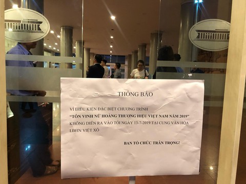 Bất ngờ hủy chương trình dự định tôn vinh Nữ hoàng văn hóa tâm linh tối nay - Ảnh 1. Bất ngờ hủy chương trình dự định tôn vinh Nữ hoàng văn hóa tâm linh tối nay - Ảnh 1.
