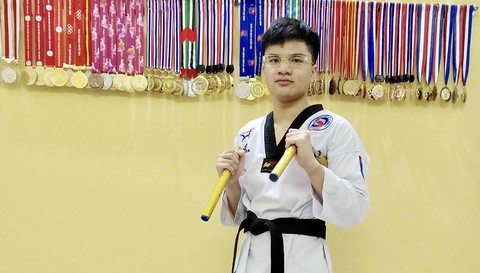 Hành trang của tôi luôn có cây côn nhị khúc - Ảnh 1. Hành trang của tôi luôn có cây côn nhị khúc - Ảnh 1.