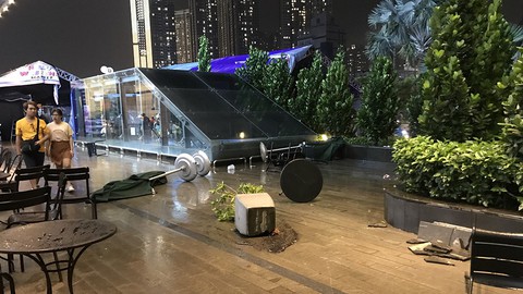 Mưa lớn kèm dông gió mạnh xuất hiện tại TP.HCM - Ảnh 1. Mưa lớn kèm dông gió mạnh xuất hiện tại TP.HCM - Ảnh 1.
