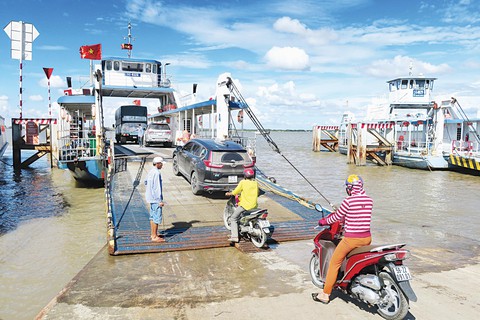Sài Gòn và những chuyến phà chở bao chuyện đời - Ảnh 1. Sài Gòn và những chuyến phà chở bao chuyện đời - Ảnh 1.