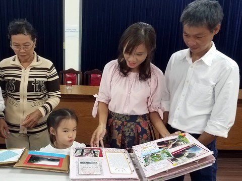Khi cả nhà cùng dành tình yêu cho sách, cho Sài Gòn - Ảnh 2. Khi cả nhà cùng dành tình yêu cho sách, cho Sài Gòn - Ảnh 2.